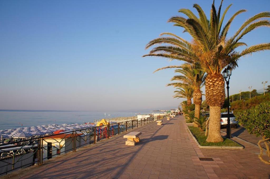 Appartamento Monolocale Deluxe a 2,7 km dal mare per 2 persone Siderno Esterno foto