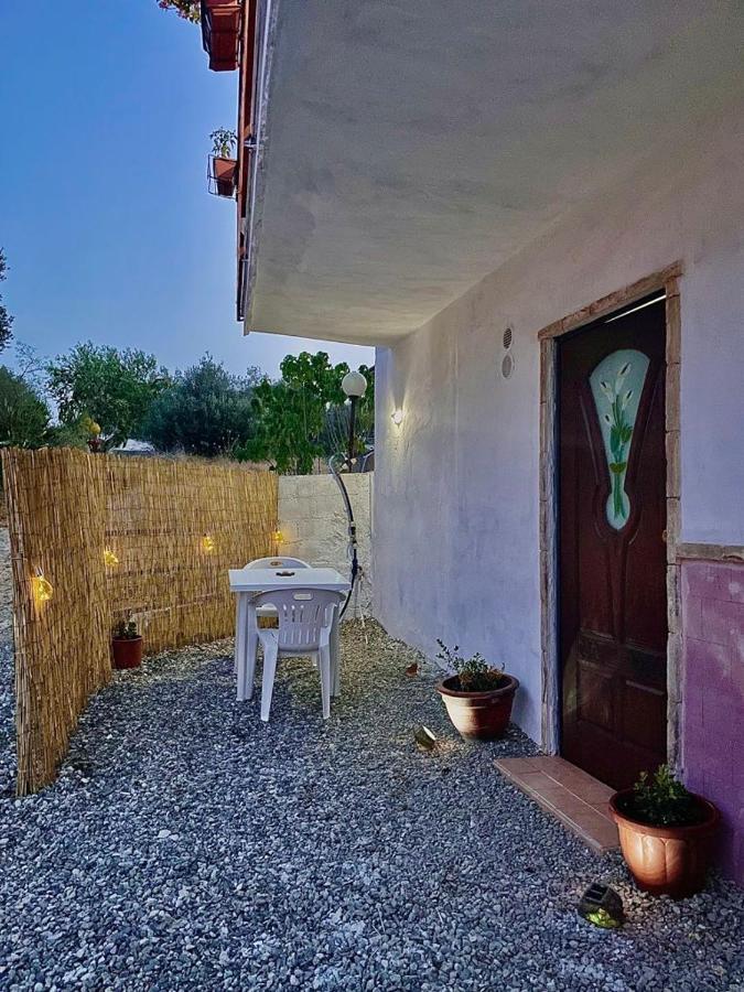 Appartamento Monolocale Deluxe a 2,7 km dal mare per 2 persone Siderno Esterno foto