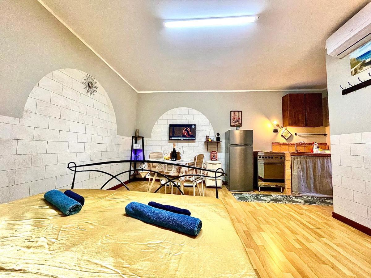 Appartamento Monolocale Deluxe a 2,7 km dal mare per 2 persone Siderno Esterno foto